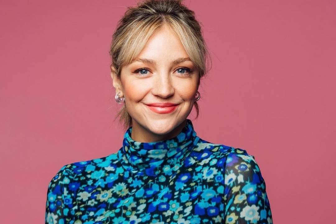 Notable Abby Elliott Roles & Performances Highlight Her Versatile Career